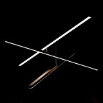 Trio LED lampa wisząca 3-punktowa czarna, z trzema równoległymi, prostokątnymi paskami świetlnymi w kolorze białym, zawieszona na cienkich linkach, prezentująca nowoczesny, minimalistyczny design. Ujęcie z góry, na czarnym tle.