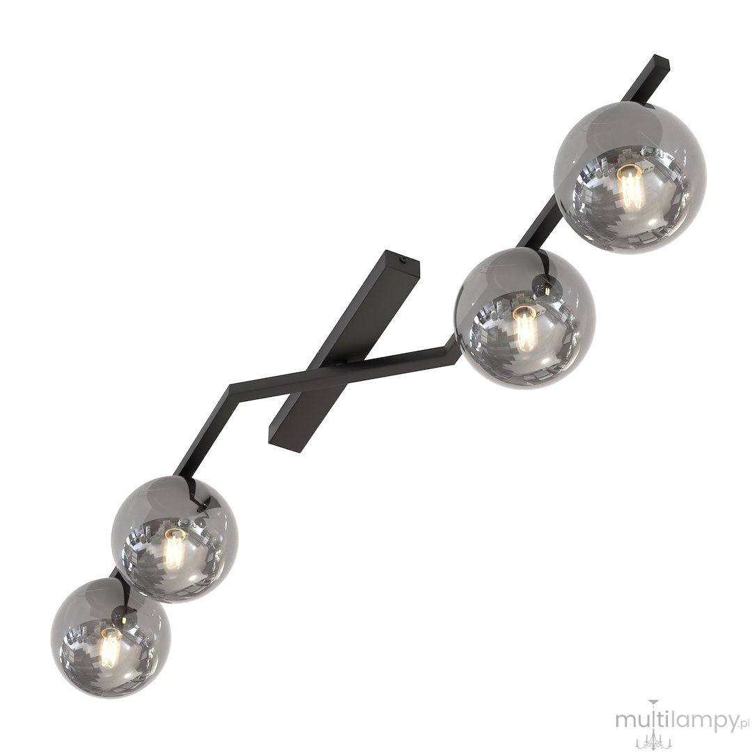 Lampa sufitowa Naton z czterema oprawami na żarówki E14, w kolorze czarnym grafitowym. Posiada kuliste klosze w przezroczystym kolorze, umieszczone na metalowej, zygzakowatej konstrukcji. Ujęcie z boku, w zawieszeniu.