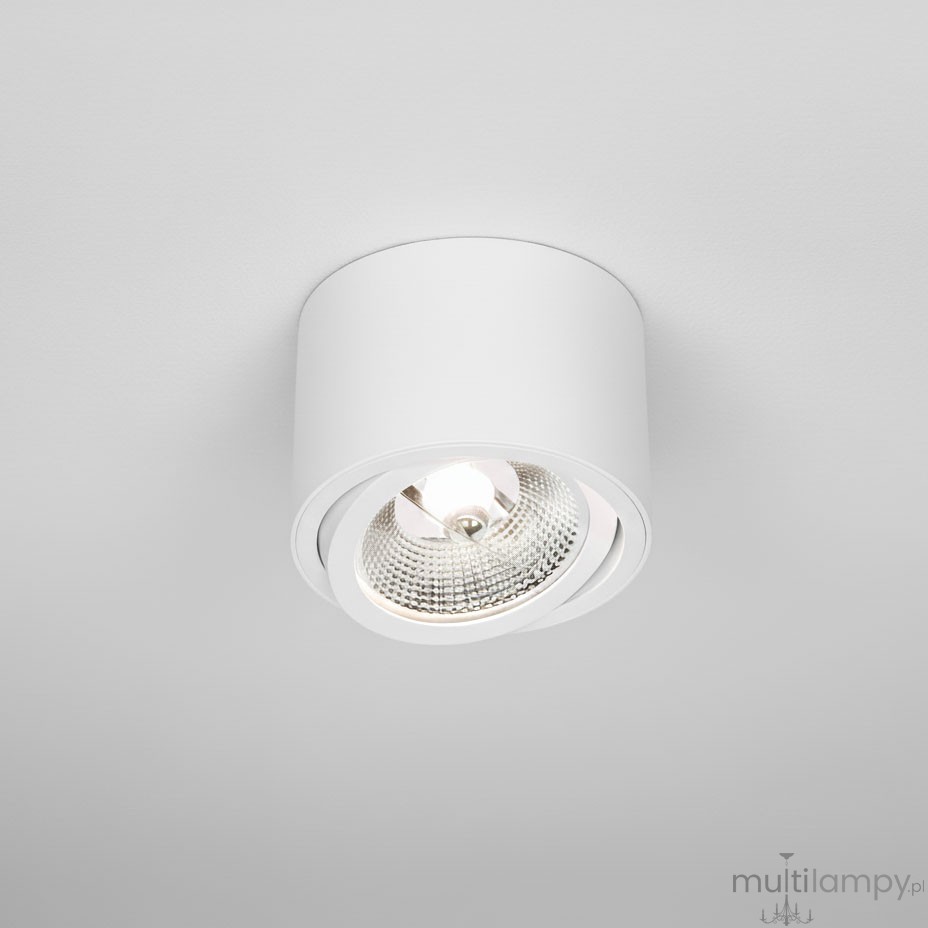 Biała lampa sufitowa tuba kierunkowa Arcos, zamontowana na suficie. Okrągła obudowa z metalicznym wykończeniem, z widoczną żarówką w szklanym kloszu. Kąt ujęcia z góry, podkreślający minimalistyczny design.