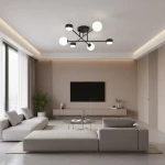 Holon lampa sufitowa w kolorze czarnym z sześcioma źródłami światła G9/GX53. Ułożona centralnie na suficie, z okrągłymi, białymi kloszami, w nowoczesnym wnętrzu z szarymi meblami i telewizorem na ścianie.