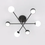 Holon lampa sufitowa w kolorze czarnym z sześcioma źródłami światła G9/GX53. Posiada minimalistyczny design z okrągłymi kloszami umieszczonymi na cienkich, prostokątnych ramionach, rozciągających się z centralnej podstawy.