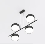 Lampa wisząca Drumz czarna 4xE14, składająca się z czterech okrągłych kloszy z białym szkłem, zawieszona na cienkim metalowym ramieniu. Montaż sufitowy, widok z góry.