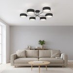 Lampa sufitowa Maga z sześcioma oprawami E14 w kolorze czarnym, z cylindrycznymi abażurami, montowana na suficie. Ujęcie frontalne, w aranżacji salonu z kanapą i rośliną. Jasne tło, minimalistyczne detale.