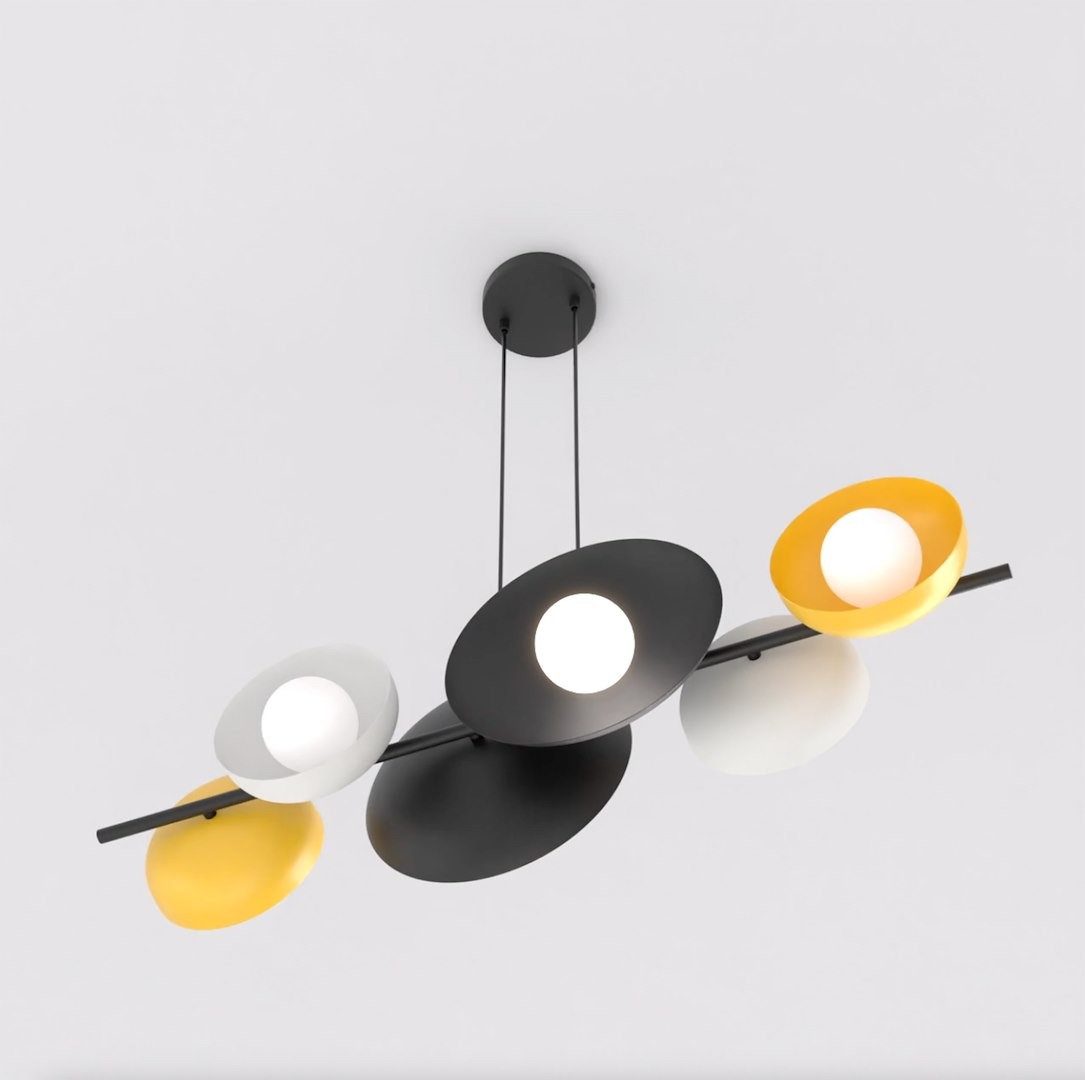 Lampa wisząca Volum w kolorze czarnym z elementami żółtymi i białymi, składająca się z sześciu kloszy w różnych kształtach. Ujęcie z dołu, zawieszona na cienkich przewodach, montowana do sufitu. Idealna do nowoczesnych wnętrz.
