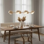 Lampa wisząca Boom 6xG9 w kolorze mokka, składająca się z sześciu półkulistych kloszy, zawieszona nad drewnianym stołem. W tle białe zasłony oraz dekoracyjny wazon z roślinami. Produkt w nowoczesnym wnętrzu jadalni.