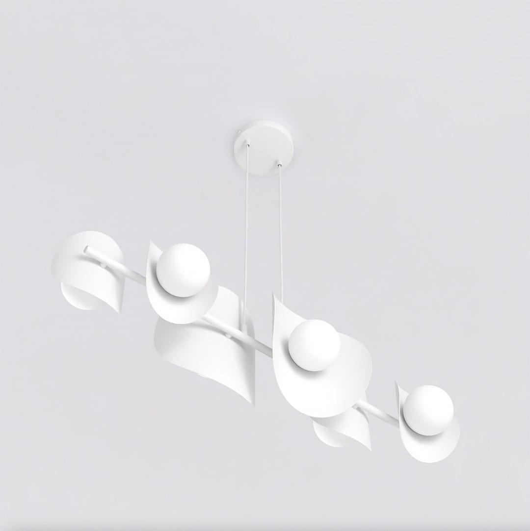 Lampa wisząca Elementi 6xG9 w białym kolorze, z pięcioma okrągłymi źródłami światła i falistymi elementami dekoracyjnymi. Zawieszona na dwóch cienkich linkach, montowana do sufitu, w minimalistycznym stylu.