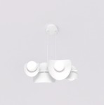Lampa wisząca Elementi 4xG9 w białym kolorze, złożona z asymetrycznych, płaskich elementów oraz okrągłych detali. Posiada dwa przewody mocujące, zawieszona centralnie. Prosta forma idealna do nowoczesnych wnętrz.