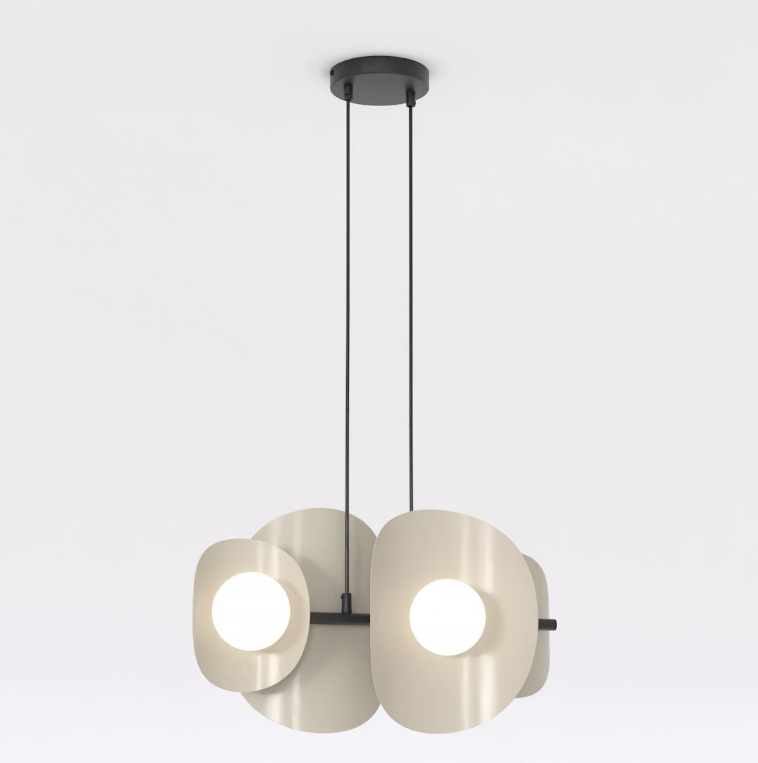 Lampa wisząca Elementi 4xG9 w kolorze czarnym mokka, z nowoczesnymi, zaokrąglonymi kloszami w odcieniu beżowym. Ułożona w pozycji wiszącej, zawieszona na cienkich linkach, z centralnym źródłem światła w każdej oprawie.