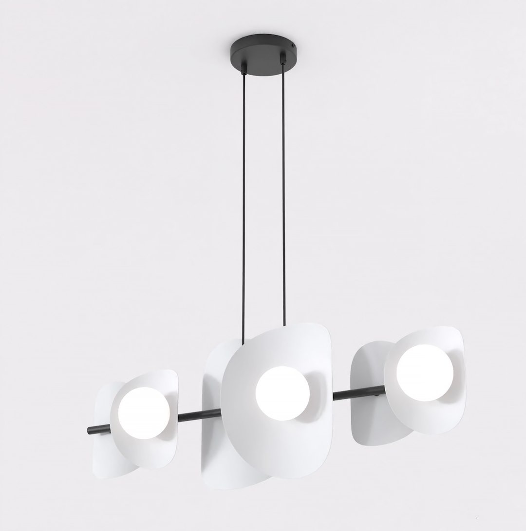 Lampa wisząca Elementi 6xG9 w kolorze czarnym i szarym, z trzema okrągłymi kloszami w kształcie fal, zawieszona na dwóch czarnych linkach. Klosze mają białe wykończenie, a lampa jest zamontowana na okrągłej podsufitce.