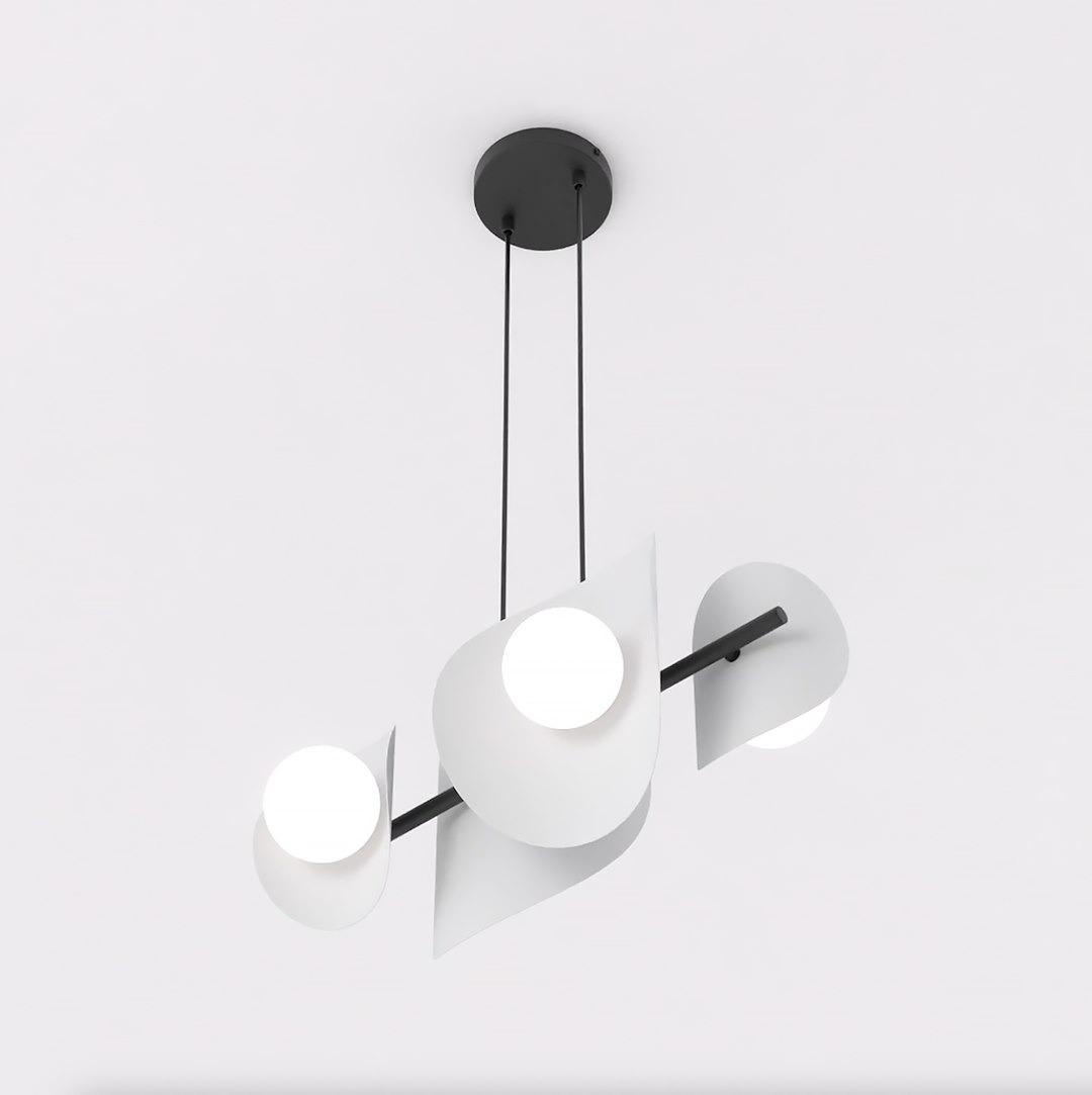 Lampa wisząca Elementi 4xG9 w kolorze czarnym i szarym, z czterema okrągłymi źródłami światła oraz asymetrycznymi, falistymi osłonami w kolorze białym. Produkt zawieszony na dwóch cienkich linkach, montowany sufitowo.