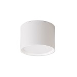 Biała lampa sufitowa Kendal LP-6331/1SM o cylindrycznym kształcie, z oprawą na jedną żarówkę GX53. Ujęcie frontalne, lampę zamontowaną na suficie, z gładką, teksturowaną powierzchnią. Idealna do nowoczesnych wnętrz.