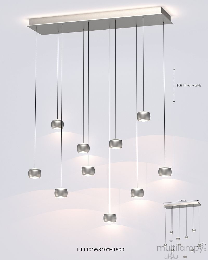 Lampa wisząca Quiberon z 10 źródłami LED o mocy 55W, wykonana z niklu. Posiada prostokątną, metalową podstawę z regulowanymi linkami, na których zawieszone są szklane klosze w formie kostek. Wymiary: długość 1110 mm, szerokość 310 mm, wysokość 1600 mm.