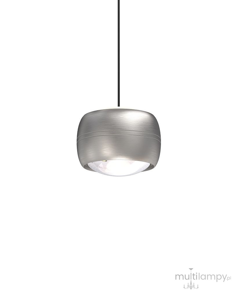 Lampa wisząca Quiberon z 10 diodami LED 55W, o zaokrąglonym kształcie, wykonana z niklu w matowym wykończeniu. Zawieszona na czarnym przewodzie, z widocznym źródłem światła w dolnej części. Tło białe, minimalistyczne.