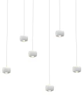 Lampa wisząca Quiberon z sześcioma źródłami LED, moc 33W. Białe, okrągłe klosze zawieszone na cienkich linkach, w prostym układzie, na jasnym tle. Idealna do nowoczesnych wnętrz.