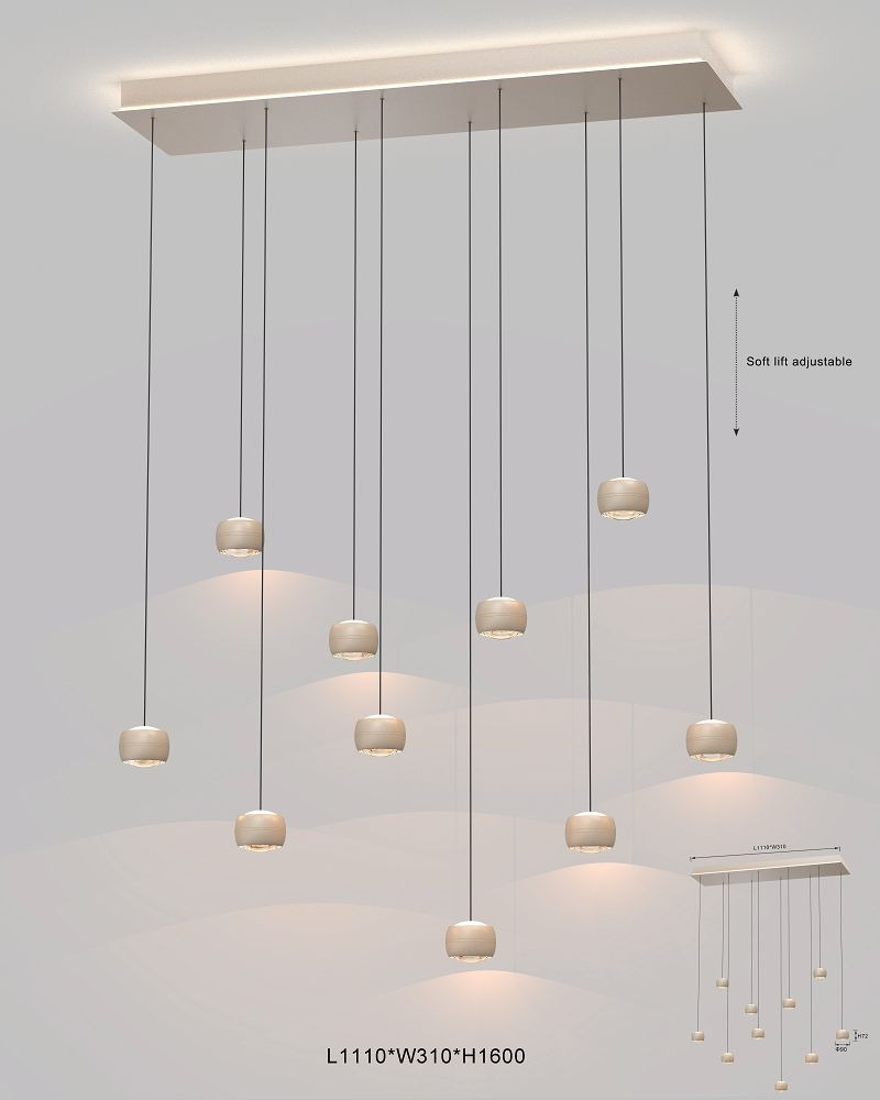 Lampa wisząca Quiberon z 10 źródłami LED, w kolorze piaskowym, z regulowanym zawieszeniem. Posiada prostokątny stelaż oraz okrągłe klosze o fakturze. Wymiary: 1110 mm długości, 310 mm szerokości, 1600 mm wysokości.