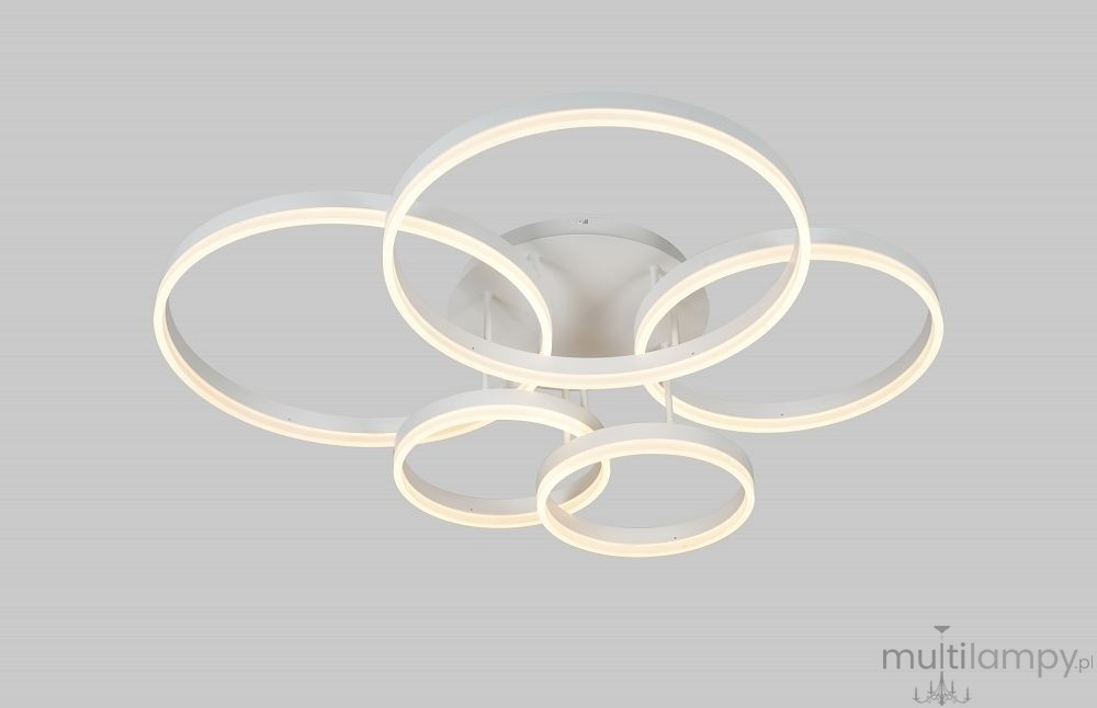 Lampa sufitowa Ravello z pięcioma okrągłymi pierścieniami LED w białym kolorze, zamontowana na okrągłej podstawie. Produkt widoczny z góry, z delikatnym podświetleniem.