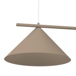 Lampa wisząca Capital 3xGX53 w kolorze taupe, o stożkowym kształcie. Zawieszona na cienkim przewodzie, z metalowym uchwytem w górnej części. Gładka, matowa powierzchnia bez dekoracji.