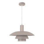 Lampa wisząca Ferro w kolorze kaszmiru, z metalową konstrukcją. Posiada trzy warstwy o różnych kształtach, z centralnym mocowaniem na żarówkę E27. Zawieszona na białym przewodzie, umieszczona na jednolitym tle.