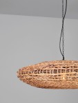 Lampa wisząca Guardia 1xE27 w kolorze czarnym z naturalnym kloszem z hiacyntu wodnego. Owalny kształt, zawieszona na czarnym łańcuchu, idealna do nowoczesnych wnętrz. Tło szare, subtelne oświetlenie wewnętrzne.