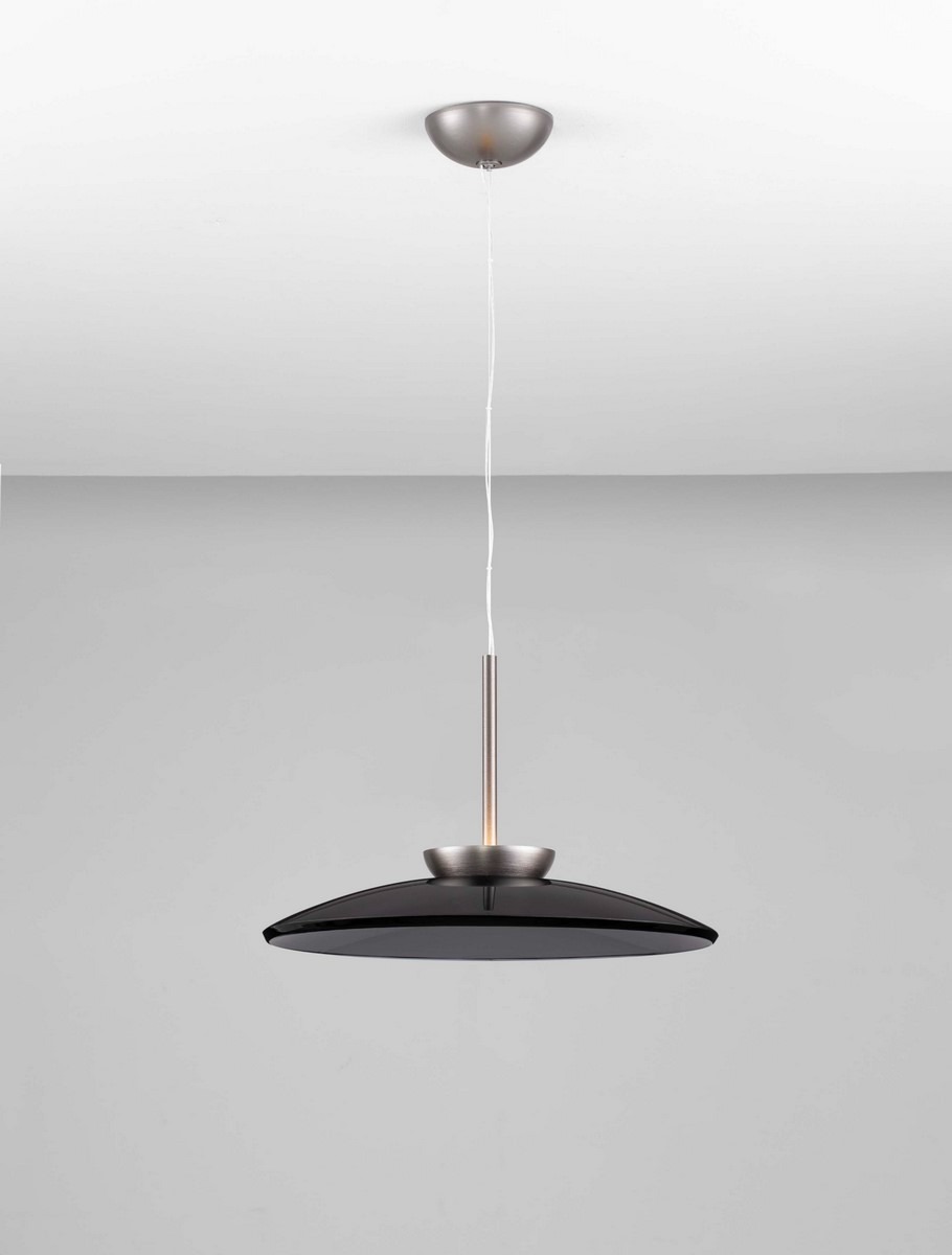 Lampa wisząca Huanuco 1xLED 21W w kolorze niklowym, z aluminiowym kloszem o opływowym kształcie, zawieszona na cienkim przewodzie. Klosz w ciemnym odcieniu, z eleganckim wykończeniem. Produkt umieszczony na jasnoszarym tle.