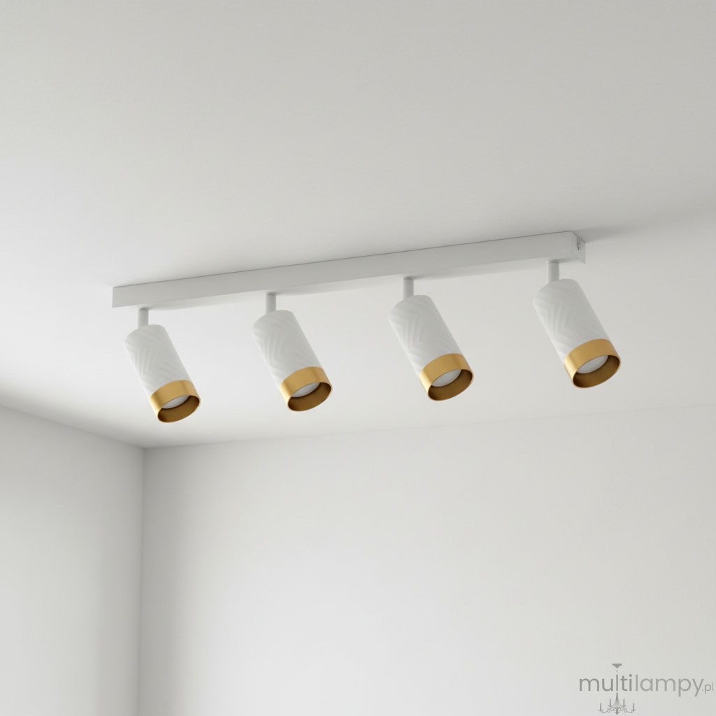 Lampa sufitowa Arras z czterema reflektorami GU10, z białymi kloszami z fakturą i złotymi obrzeżami, zamontowana na białej listwie. Klosze ustawione równolegle do sufitu, tworząc nowoczesny design. Tło jasne, proste.
