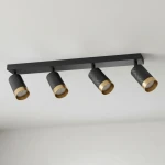 Lampa sufitowa Arras w kolorze czarnym i złotym, z czterema reflektorami typu GU10. Reflektory mają teksturowaną powierzchnię i złote obrzeża. Produkt zamontowany na prostokątnej podstawie, widok z góry.