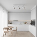 Lampa sufitowa Nicea z trzema punktami świetlnymi, biała z złotymi detalami, zamontowana na suficie kuchni. Oświetlenie skierowane w dół, w otoczeniu nowoczesnych mebli kuchennych w jasnych kolorach.