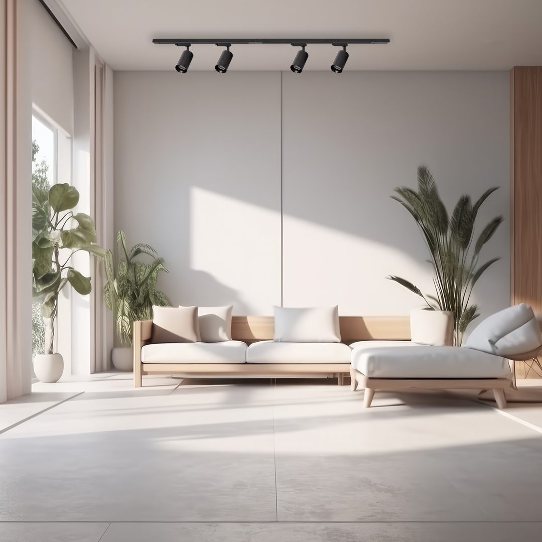 Zestaw szynowy 1,5m Pipe Track z czterema reflektorami GU10 w kolorze czarnym, zamontowany na suficie. Reflektory skierowane w dół, w nowoczesnej aranżacji wnętrza z jasnymi meblami i roślinnością. Tło jasne, minimalistyczne.