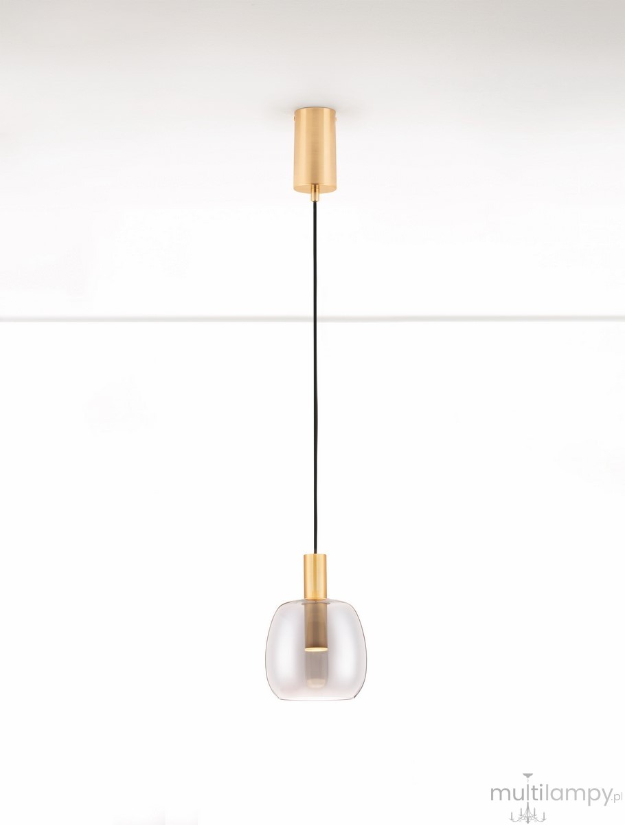 Lampa wisząca Iquitos z jednym źródłem światła LED 7W, złota z metalowym uchwytem i przezroczystym kloszem o delikatnym kształcie, zwisająca na czarnym przewodzie, zamontowana na białym suficie.