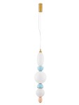 Lampa wisząca Joaquin z jednym źródłem LED 27W, złożona z białych i pastelowych elementów ceramicznych oraz złotych akcentów metalowych. Ujęcie frontalne, zawieszona na białym przewodzie, w minimalistycznym, jasnym tle.