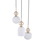 Biała lampa wisząca Sophia z trzema oprawami E14. Składa się z trzech różnorodnych kloszy: cylindrycznego i dwóch kulistych, z fakturą żłobioną. Elementy metalowe w kolorze złotym, zawieszone na czarnych przewodach.