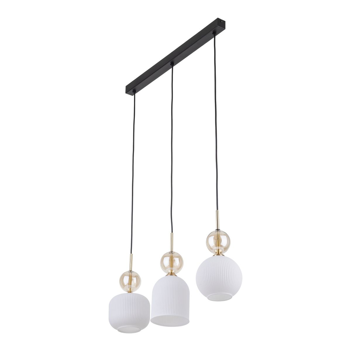Lampa wisząca Sophia 3xE14 w białym kolorze, z trzema kloszami w kształcie cylindrów i kul. Klosze mają teksturowaną powierzchnię, a elementy metalowe w kolorze złotym. Zawieszona na czarnym przewodzie z prostokątną podsufitką.