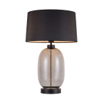 Lampa stołowa Amur z kloszem w kolorze czarnym i podstawą w kształcie owalnym z przezroczystego szkła w odcieniu dymnym. Ma metalowy detal w kolorze złotym, stojąca na okrągłej podstawie. Wysoka, elegancka konstrukcja.