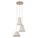 Beżowa lampa wisząca Coena Sabia z trzema kloszami w kształcie stożka, zawieszona na cienkich przewodach. Klosze wykonane z tkaniny, zamontowane na okrągłej podstawie sufitowej. Idealna do nowoczesnych wnętrz.