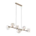 Beżowa lampa wisząca Lava Sabia z siedmioma kloszami G9, zawieszona na cienkim, metalowym stelażu. Klosze mają organiczny kształt, wykonane z przezroczystego szkła, co nadaje lekkości i elegancji. Lampa montowana do sufitu.