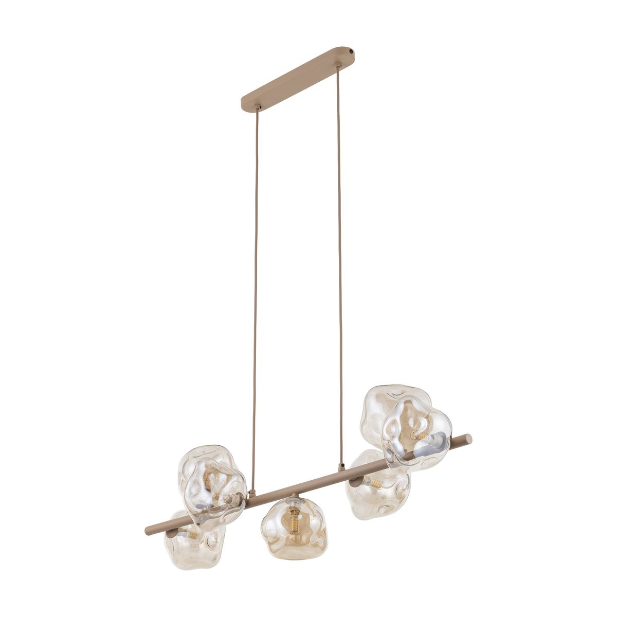 Lampa wisząca Lava Sabia w kolorze beżowym z siedmioma oprawami G9, zawieszona na prostokątnej podstawie. Szklane klosze o organicznym kształcie, rozmieszczone asymetrycznie na metalowym pręcie.