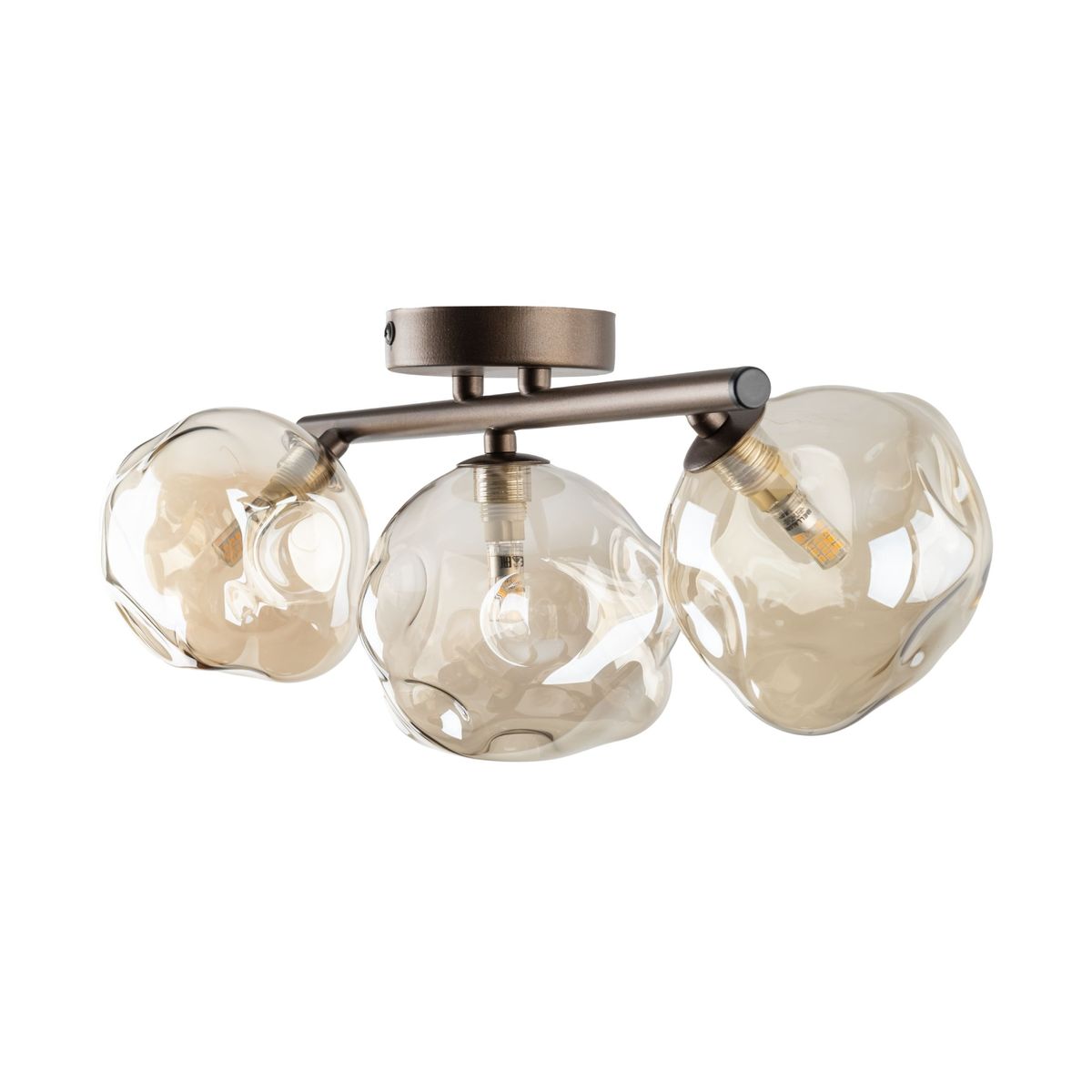 Brązowa lampa sufitowa Lava Brown z trzema kloszami w kształcie bąbli, wykonanymi z przezroczystego szkła w ciepłym odcieniu. Ujęcie z boku, montowana na suficie, z widocznymi żarówkami G9. Metalowy stelaż w kolorze brązowym.