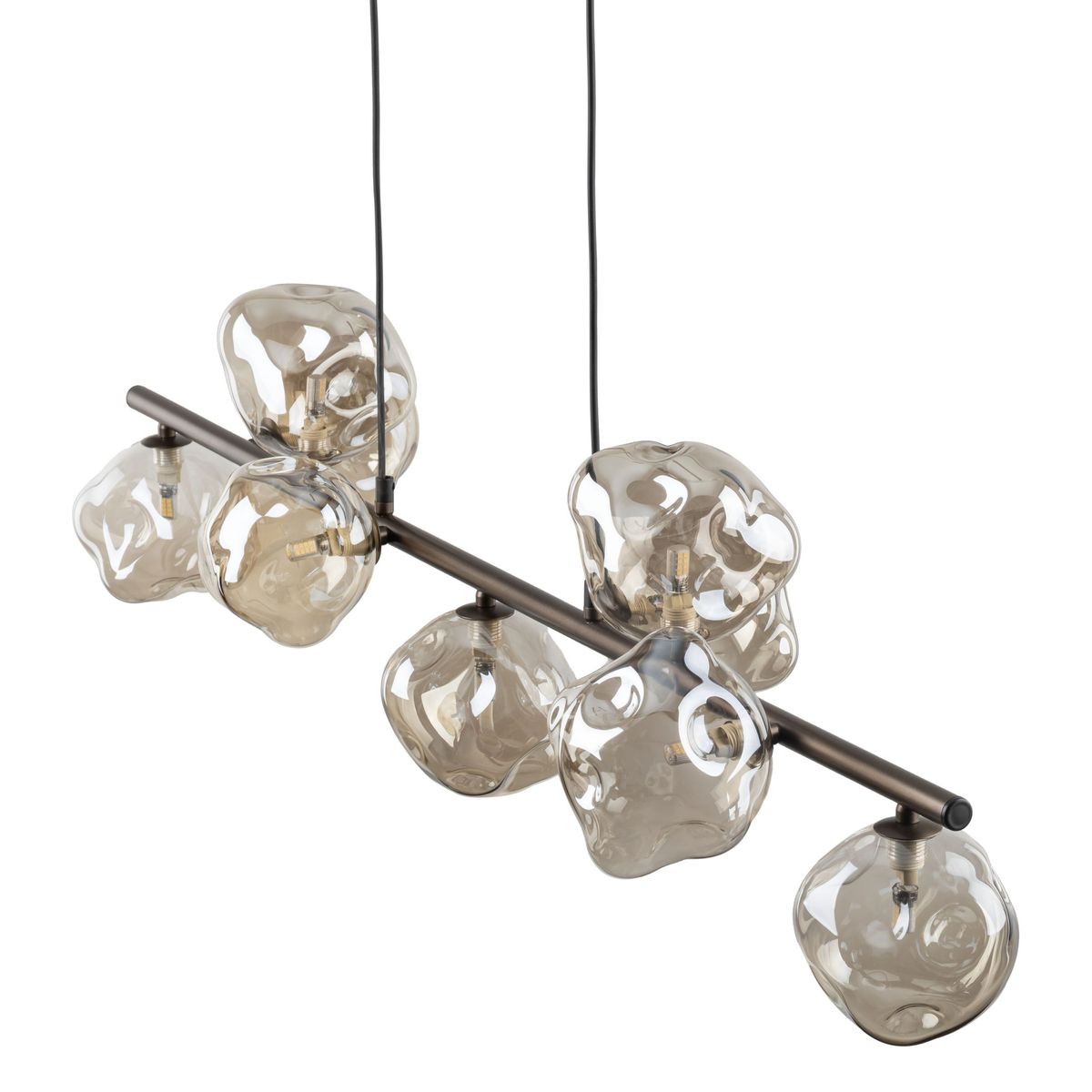 Lava Brown lampa wisząca z brązowym metalowym stelażem, wyposażona w dziewięć subtelnych kloszy w odcieniu ciemnego szkła. Ujęcie z boku, pokazujące unikalny kształt kloszy i ich rozmieszczenie na poziomej rurze.