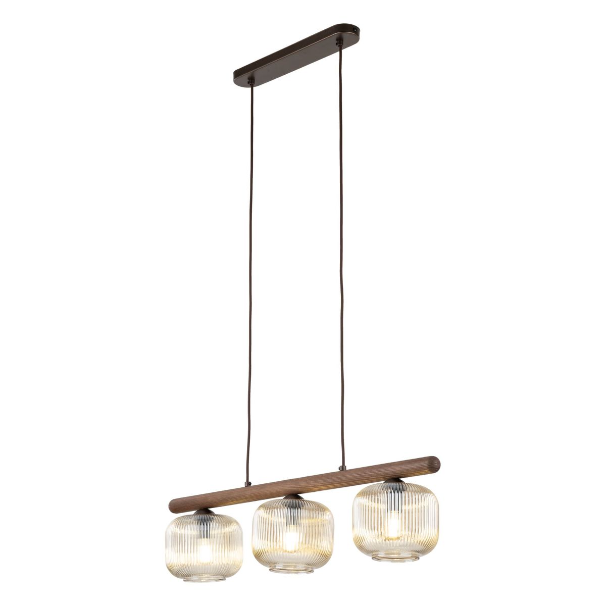 Lampa wisząca Salvia Brown z trzema kloszami E14, brązowa, z okrągłymi, teksturowanymi kloszami w szklanym tworzywie. Klosze zawieszone na drewnianej belce, z długimi przewodami. Wisi na prostokątnej podstawie sufitowej, na białym tle.