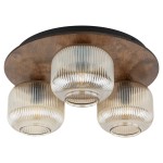 Lampa sufitowa Salvia Brown z trzema kloszami E14, brązowa podstawa z drewna, cylindryczne, żłobkowane klosze w odcieniu przezroczystym. Ujęcie z dołu, produkt zamontowany na suficie.