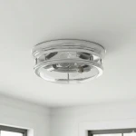 Lampa sufitowa 2-punktowa Glasgow IP44 w chromowanej obudowie, z przezroczystymi kloszami, umieszczona na białym suficie. Widok z dołu, ukazujący detale konstrukcji i źródła światła. Idealna do wnętrz z wymaganiami nawilżenia.