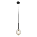 Lampa wisząca Pearl Cognac z kloszem w kształcie owalnym, wykonana z bursztynowego szkła, zawieszona na czarnym kablu. Źródło światła G9. Prosta, nowoczesna konstrukcja, idealna do aranżacji wnętrz. Tło białe, co podkreśla detal lampy.