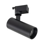Reflektor spot Tracer 1xLED 10W CCT w kolorze czarnym, zamontowany na uchwycie do szyny 1-fazowej. Cylindryczny kształt, matowa powierzchnia, regulacja kąta świecenia. Widoczna soczewka LED z przodu, elementy mocujące na górze.