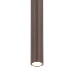 Brązowa lampa wisząca Tracer Brown TK10817 z pojedynczym gniazdem G9, o cylindrycznym kształcie z rowkowaną fakturą. Ujęcie z dołu, ukazujące źródło światła i detale wykończenia. Produkt przeznaczony do szyn 1-fazowych.