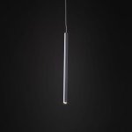 Lampa wisząca Tracer 1xG9 w kolorze białym, w formie smukłego walca. Zawieszona na cienkim przewodzie, emitująca światło z dolnej części. Prosta, minimalistyczna konstrukcja, idealna do nowoczesnych wnętrz.