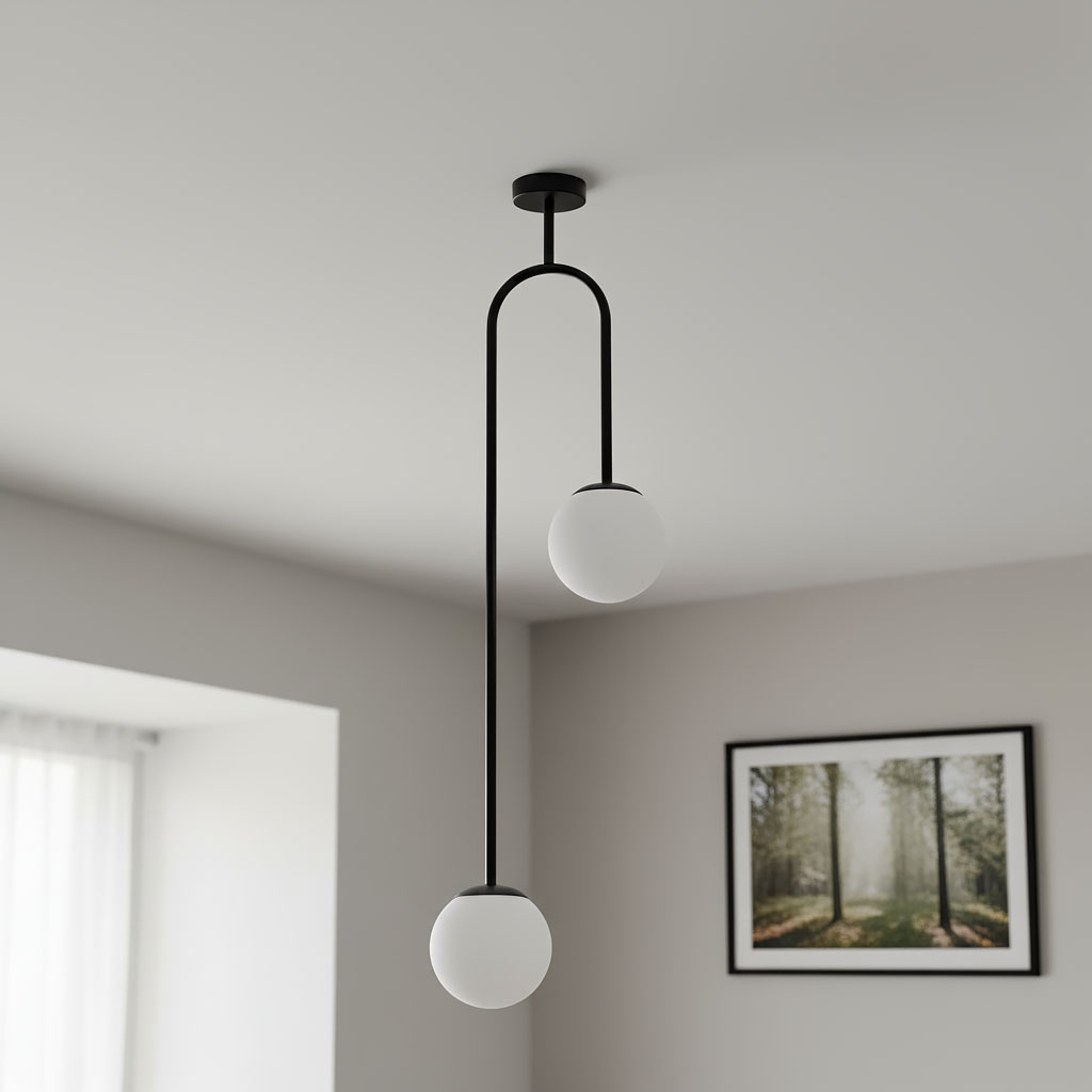 Lampa wisząca Vector 2xE14 w kolorze czarnym z białymi kloszami. Posiada dwa okrągłe, matowe klosze zawieszone na elastycznych, łukowatych ramionach. Ujęcie z dołu w jasnym wnętrzu z widokiem na zdjęcie na ścianie.