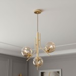 Lampa wisząca Estel 3-punktowa w kolorze złotym, z trzema przezroczystymi kulistymi kloszami. Ujęcie z dołu, pokazujące wiszący design i metalową konstrukcję. Lampa zawieszona na długim kablu, idealna do nowoczesnych wnętrz.