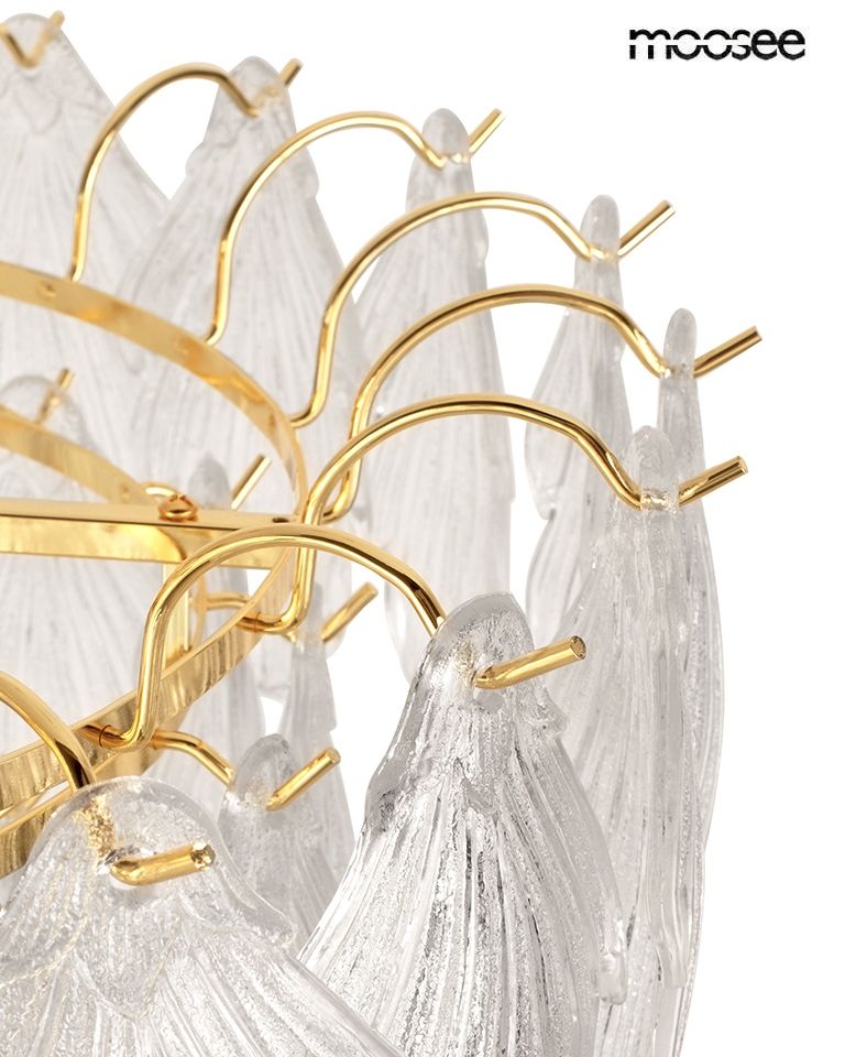 Lampa wisząca Scarlett 60 z dziewięcioma gniazdami E14, złota konstrukcja z przezroczystymi kloszami. Ujęcie z góry, ukazujące szczegóły metalowych elementów oraz fakturę szkła. Idealna do nowoczesnych wnętrz.