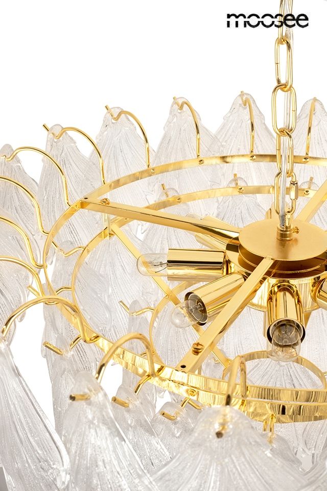 Lampa wisząca Scarlett 80 z piętnastoma gniazdami E14, złota, z przezroczystymi szklanymi kloszami w kształcie liści. Widok z góry z detalami metalowej konstrukcji i mocowań. Elegancka forma przeznaczona do nowoczesnych wnętrz.