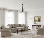 Żyrandol Felix 3xE27 w kolorze patyny, z eleganckimi, białymi kloszami, zawieszony w jasnym salonie z dwoma sofami i drewnianym stolikiem kawowym, otoczony dużymi oknami z firanami. W tle obraz krajobrazu i dekoracyjna komoda.